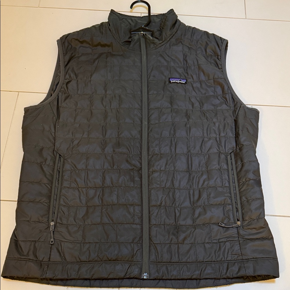 Men’s Patagonia Black Quilted Vest great condition